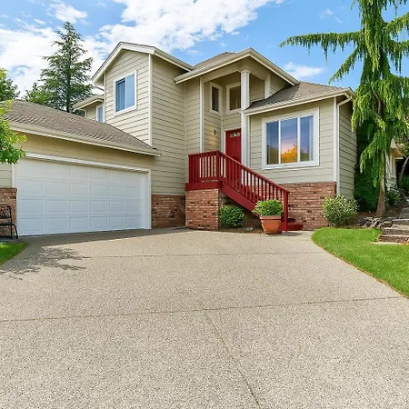 Serenity Retreat: Four-Bedroom Oasis Near Seattle Lynnwood Exterior photo